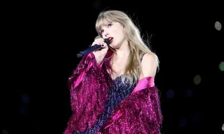 Taylor Swift says not to ‘defend’ her before performing “Dear John”